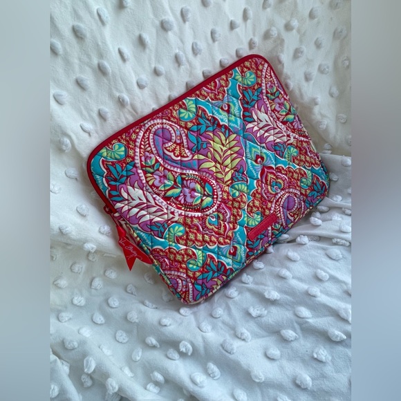 Vera Bradley quilted zipper case - Picture 2 of 3